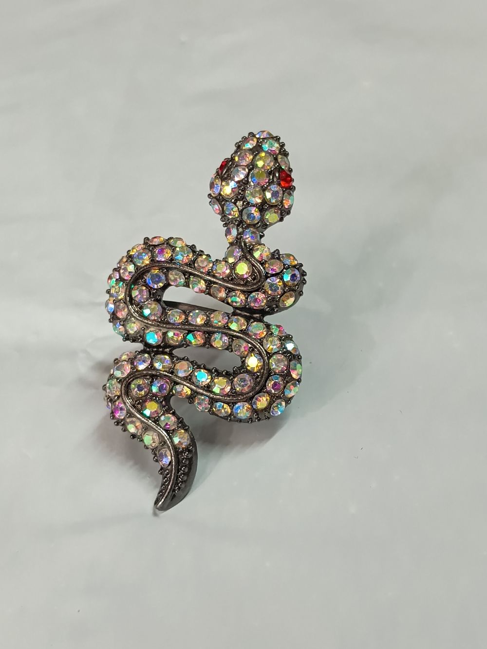 Lot 215: Beautiful coloured Multistone Serpent Ring