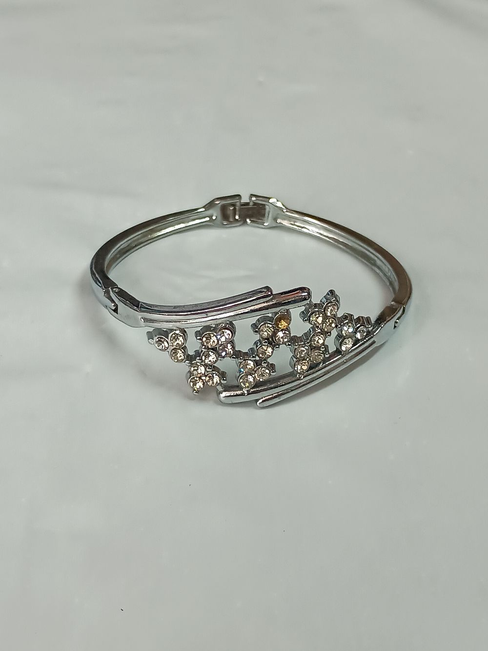 Lot 216: Ladies Vintage Diamante Bracelet