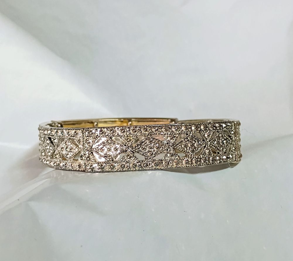 Lot 231: Ladies Bracelet