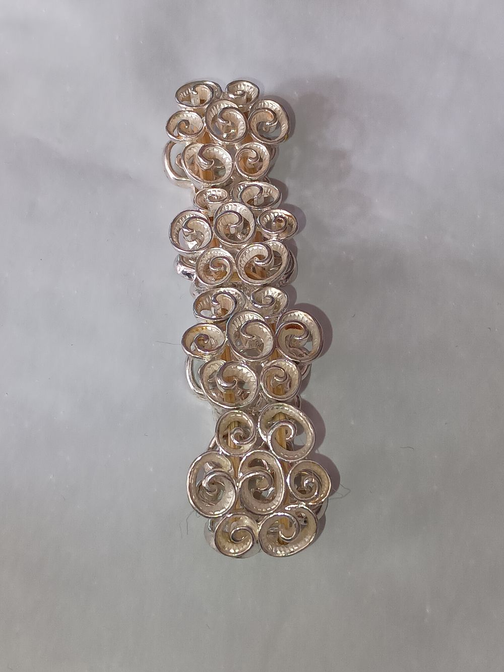 Lot 235: Lovely Swirl detail bracelet