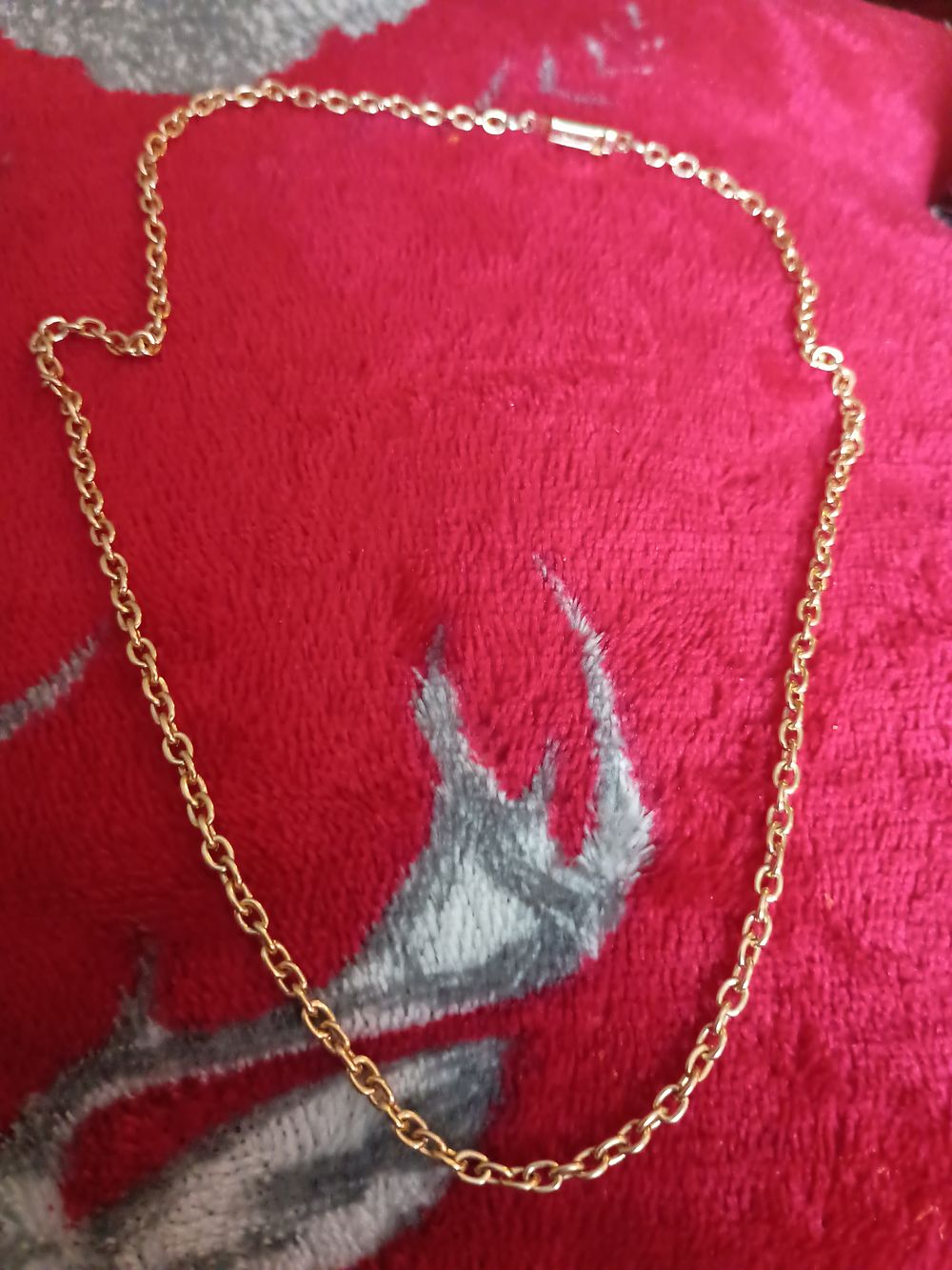 Lot 327: Very fine gold tone chain