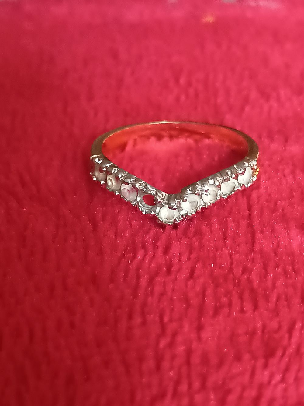 Lot 329: Wishbone ring