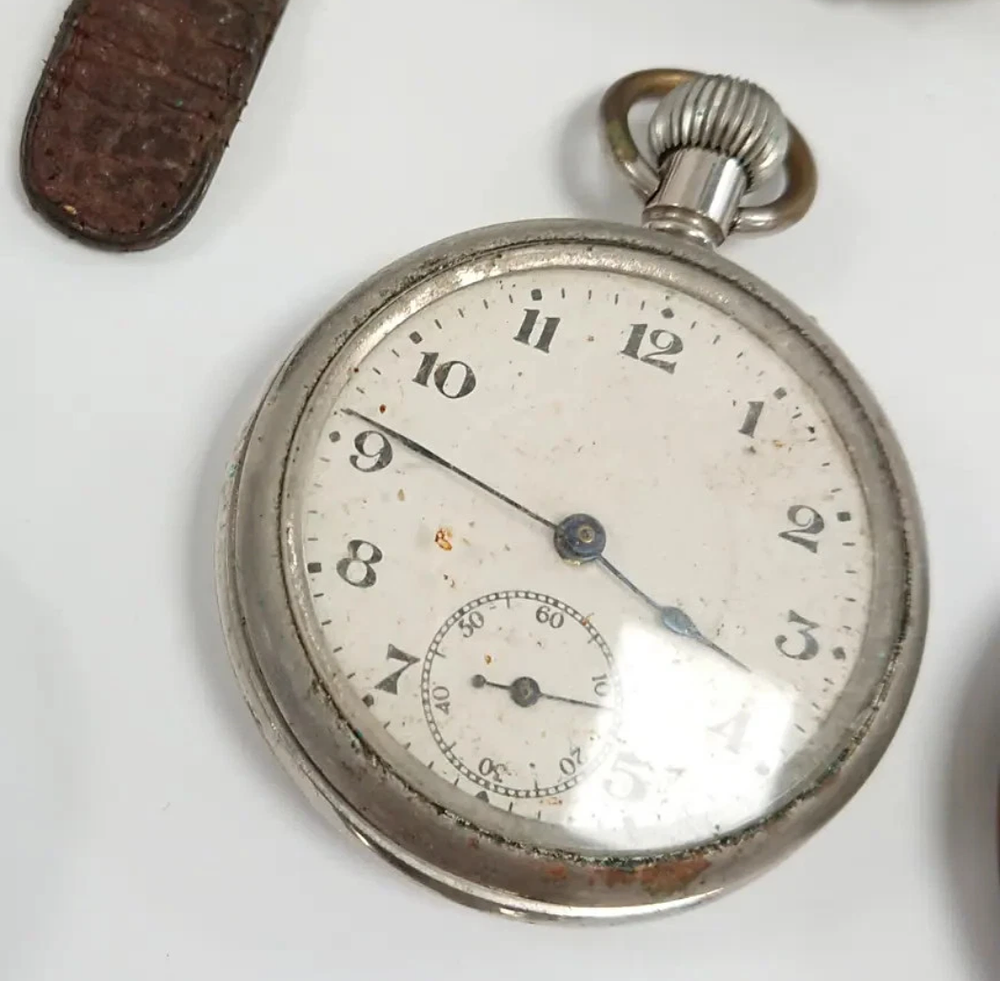 Lot 140: Vintage pocket watch