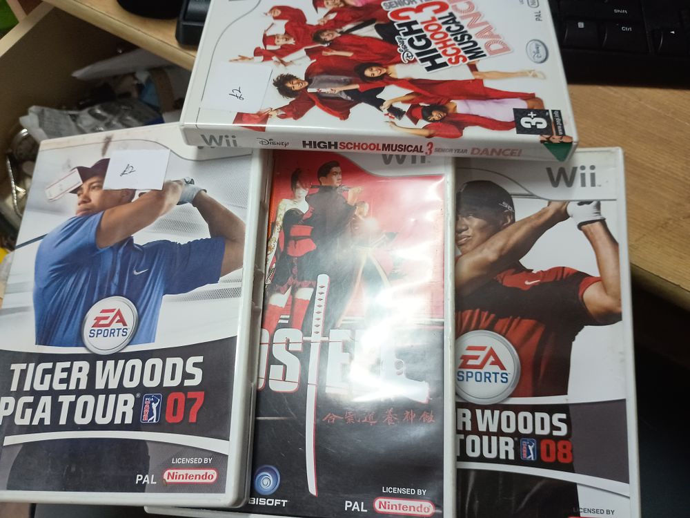 Lot 150: 4 Wii games