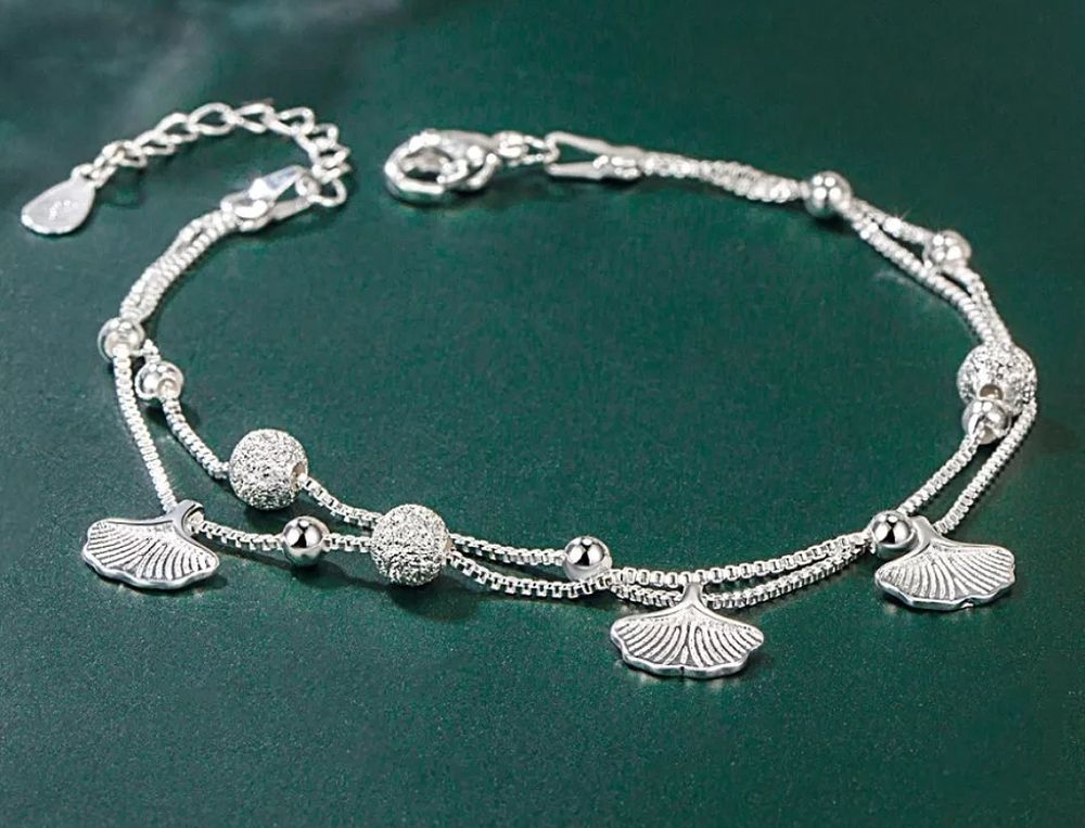 Lot 188: S925 bangle