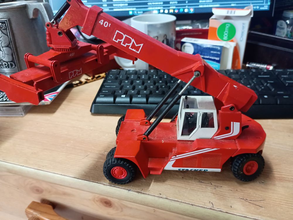 Lot 272: Scale 1.50 loader