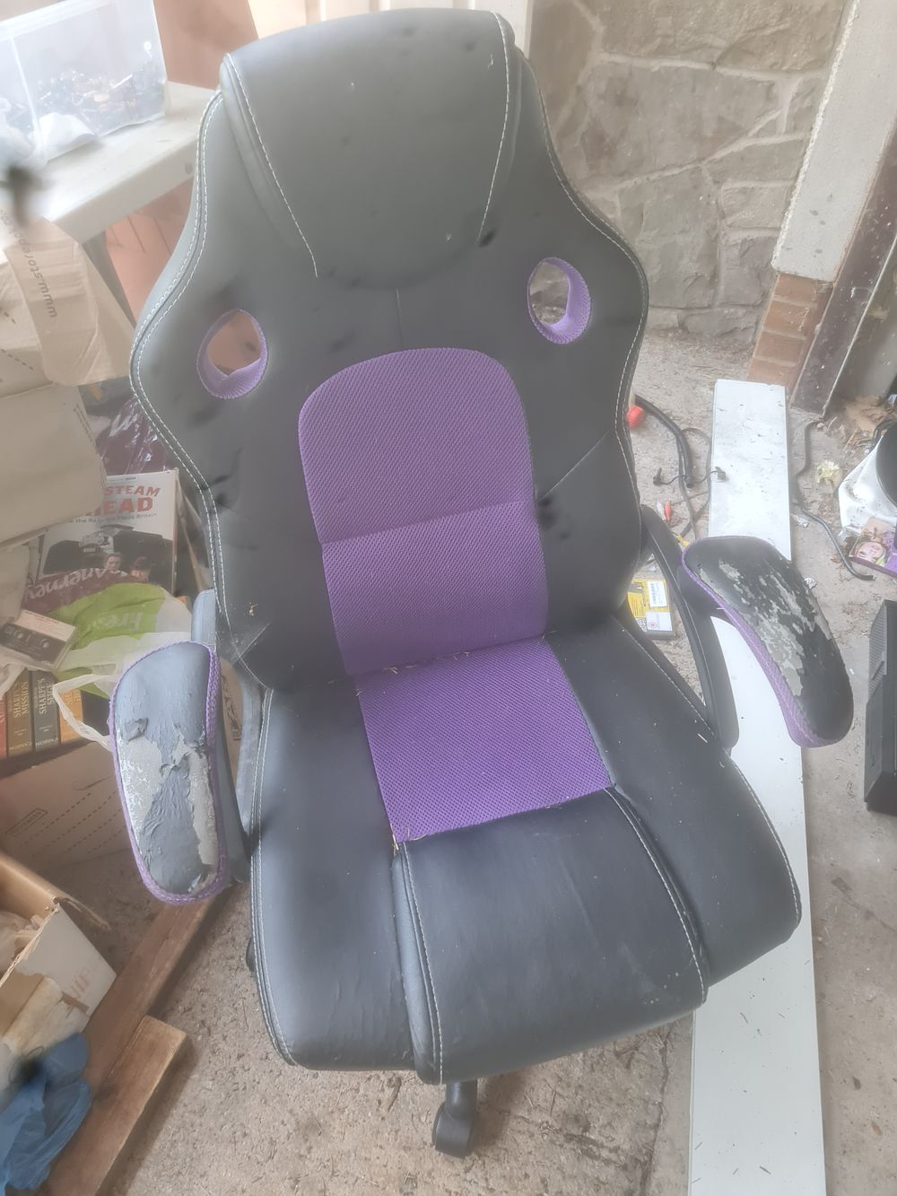 Lot 281: Gaming chair
