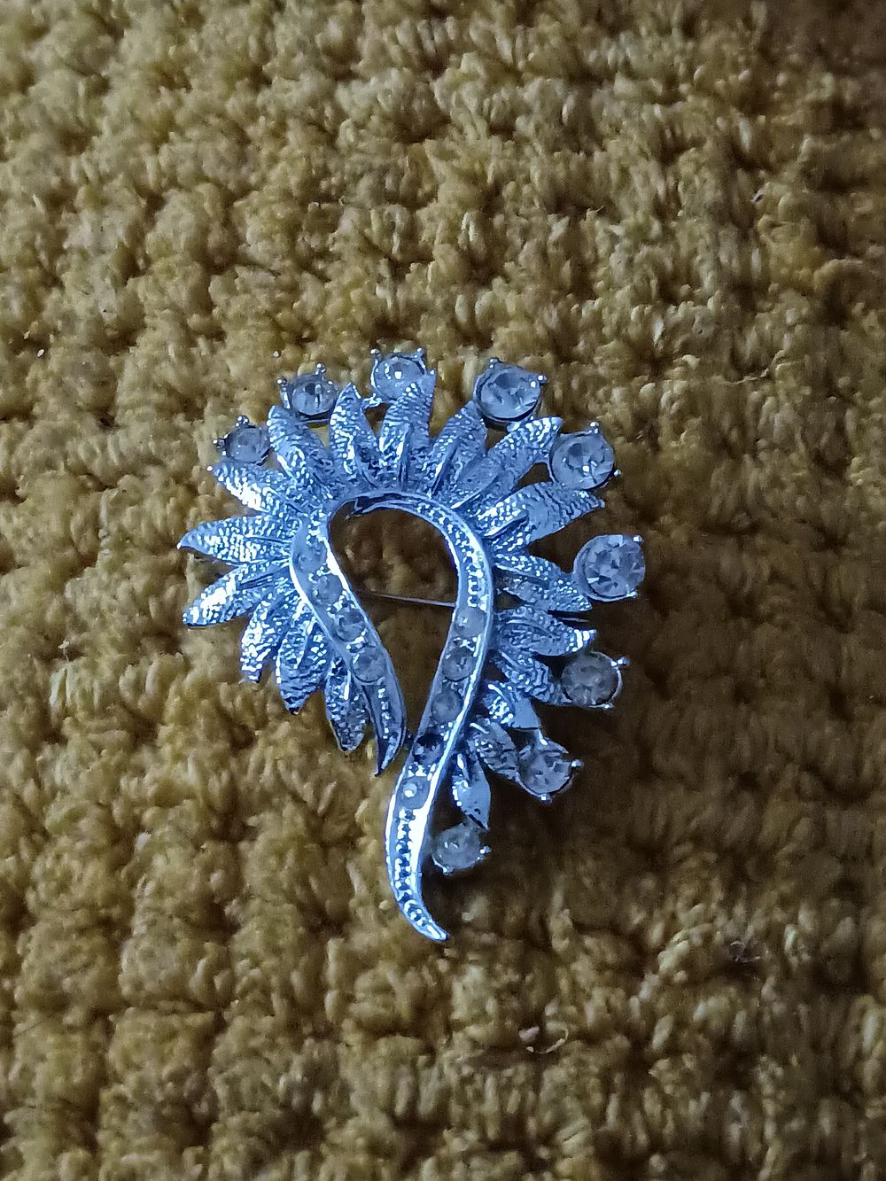 Lot 109: Vintage broach
