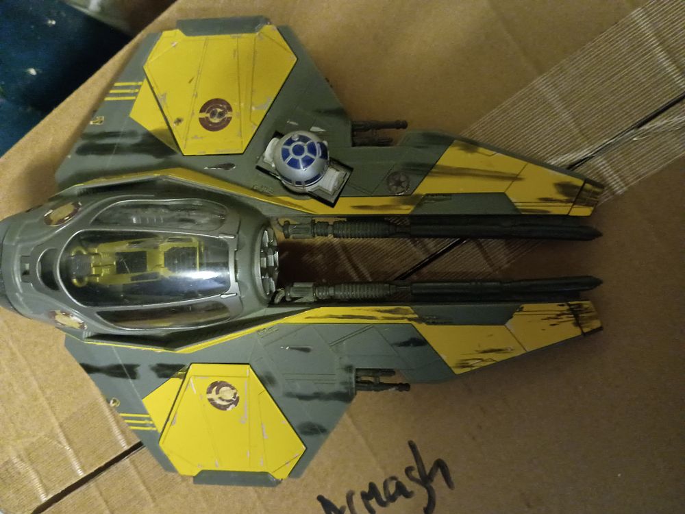 Lot 123: Vintage stars wars model ship