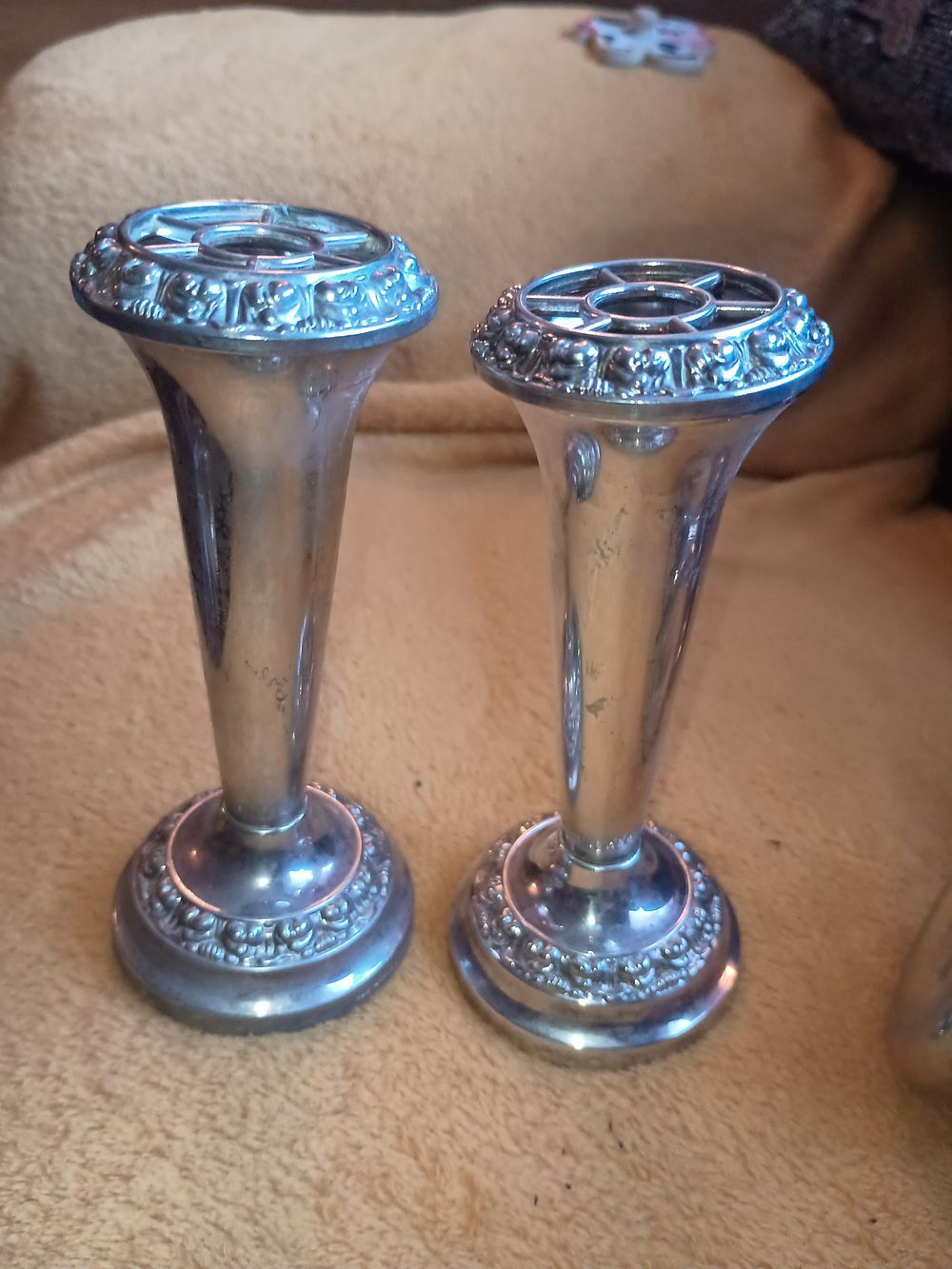 Lot 130: 2 large silver plated items