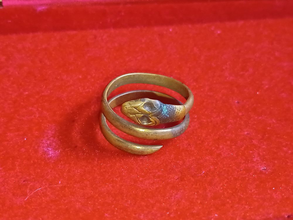 Lot 131: Brass snake ring