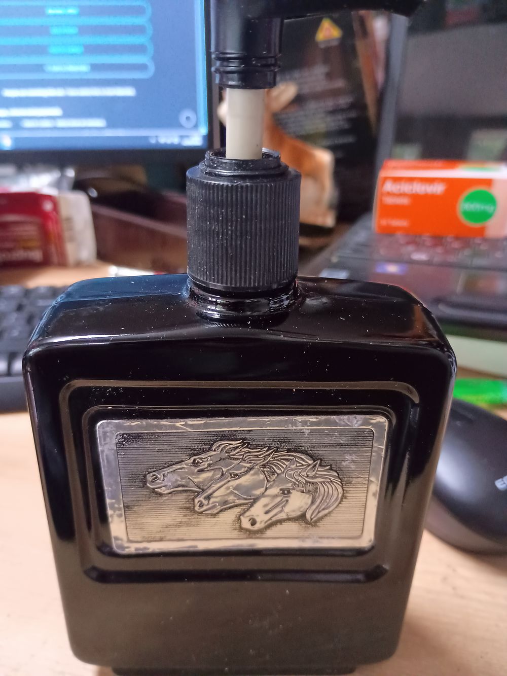 Lot 132: Large Avon Vintage perfume/aftershave bottle