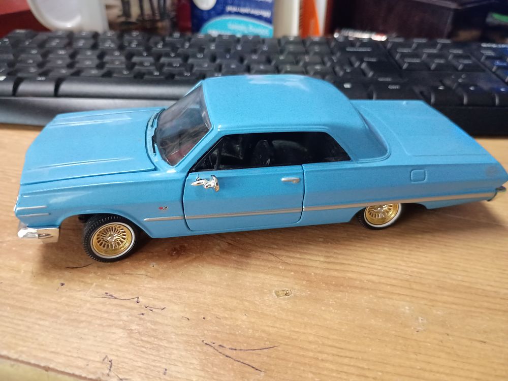 Lot 134: Large model vehicle