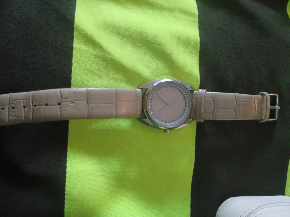 Lot 136: Oasis watch