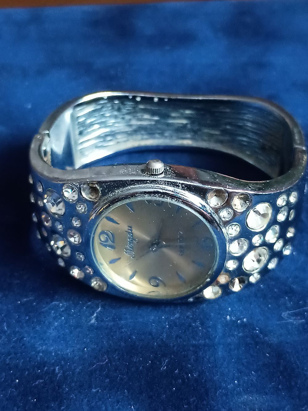 Lot 141: Ladies watch