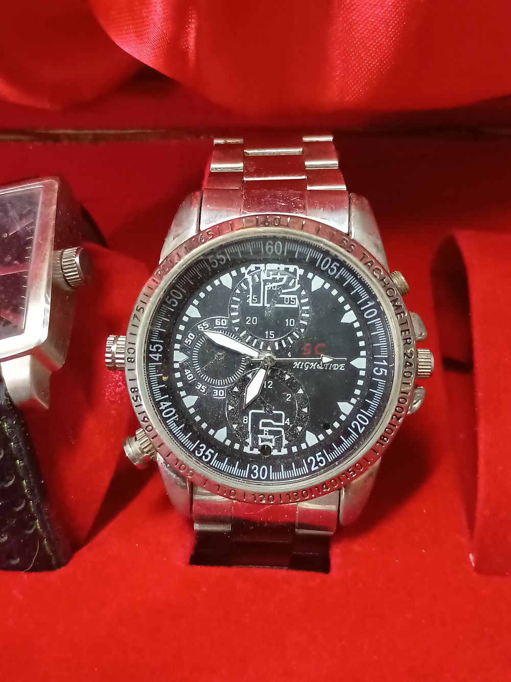 Lot 211: Heavy duty gents watch