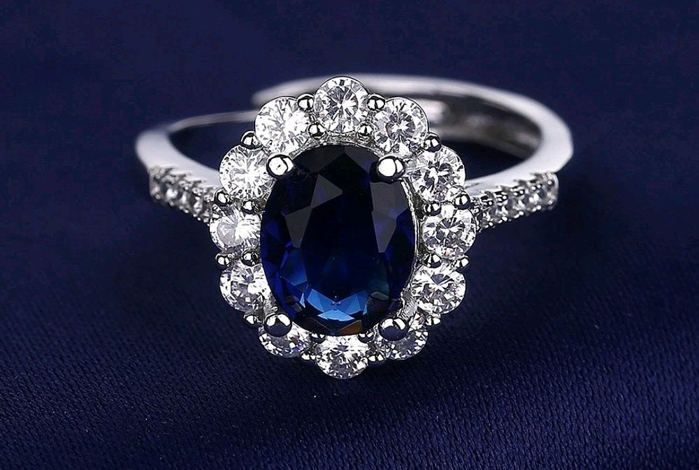 Lot 215: S925 ring