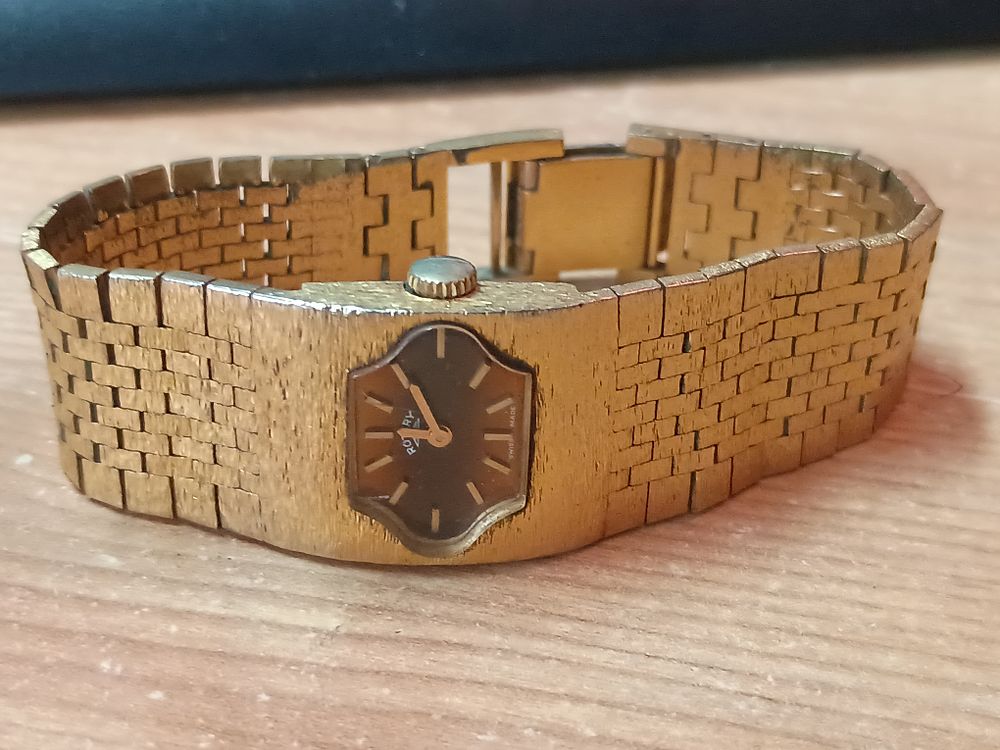 Lot 237: Vintage rotary watch