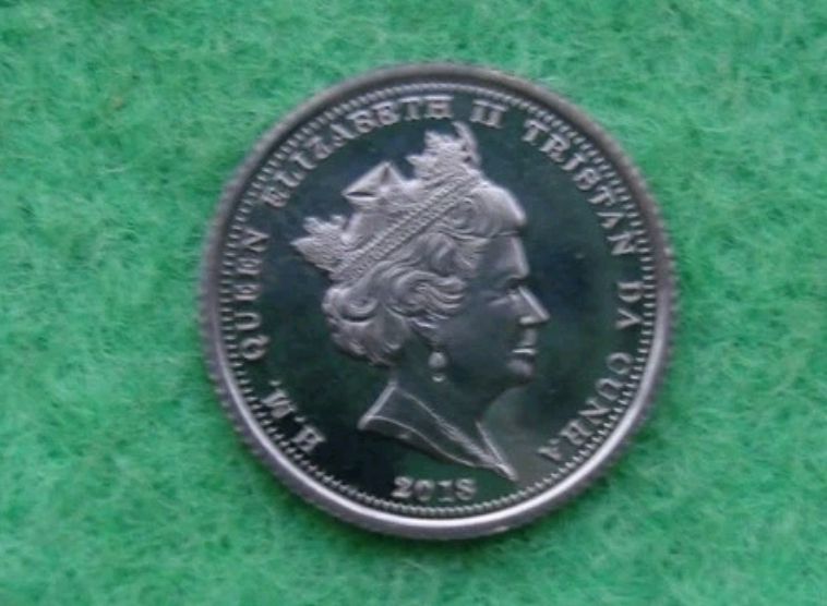 Lot 276: 22ct sovereign  quarter