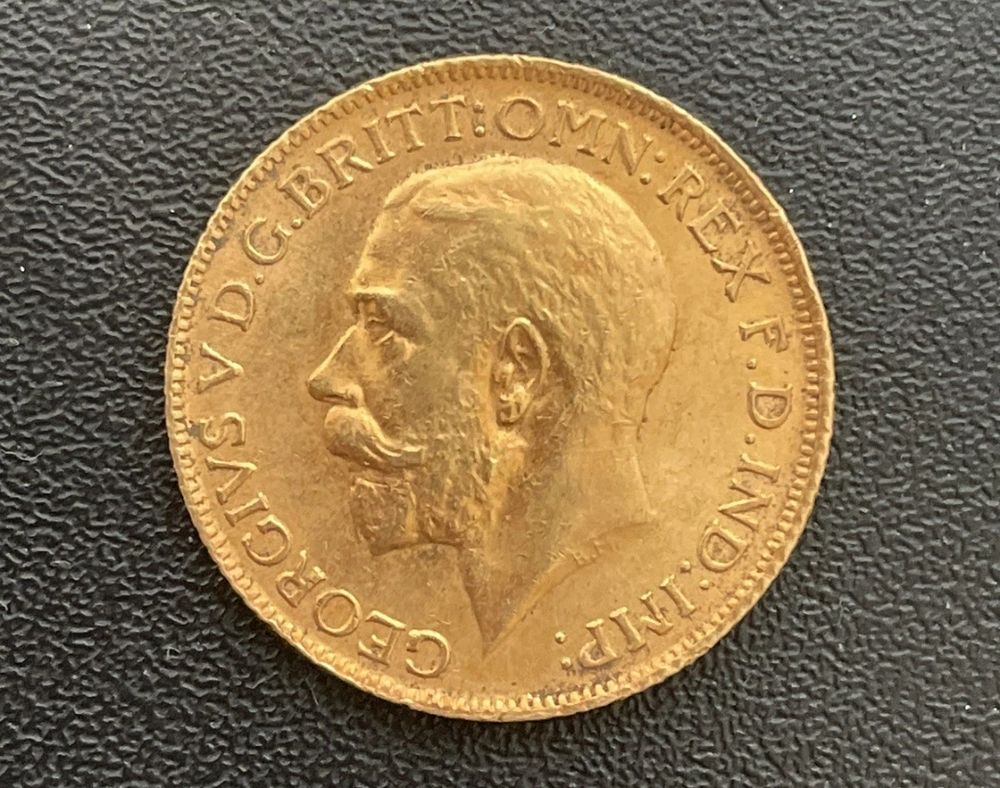 Lot 277: 22ct full sovereign