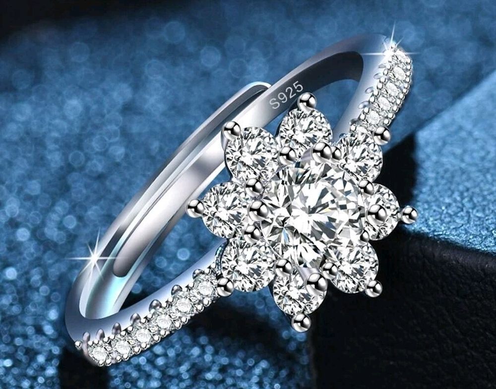 Lot 324: S925 ring
