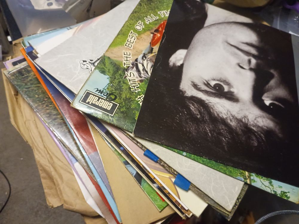 Lot 346: Very large lot of vinyls