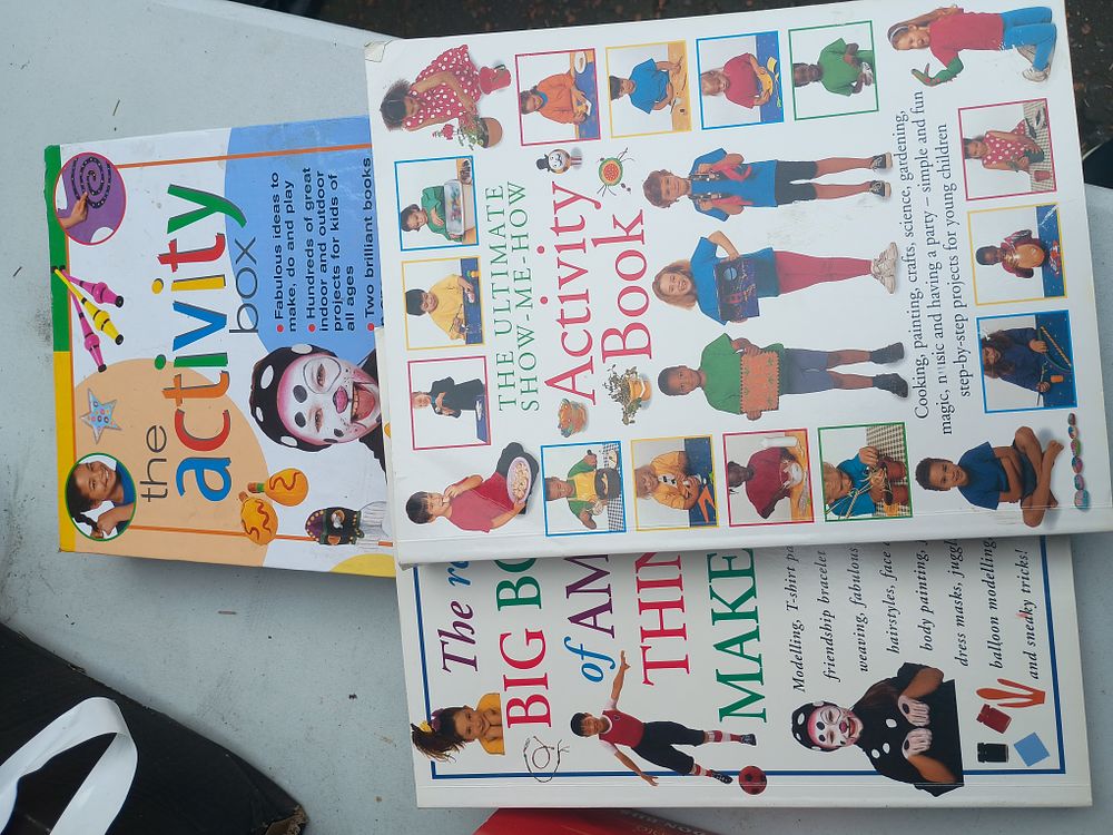 Lot 357: Kids activities books
