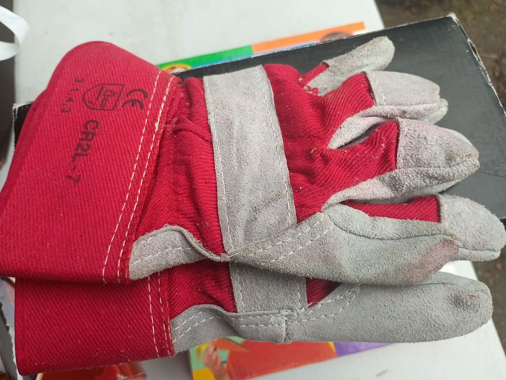 Lot 363: Workgloves