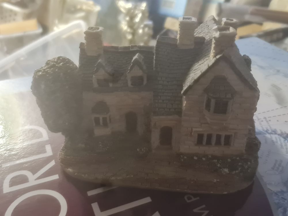 Lot 264: Large moreton manor