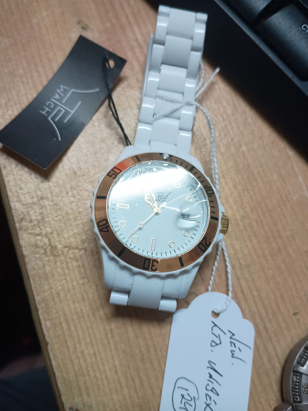 Lot 309: New watch