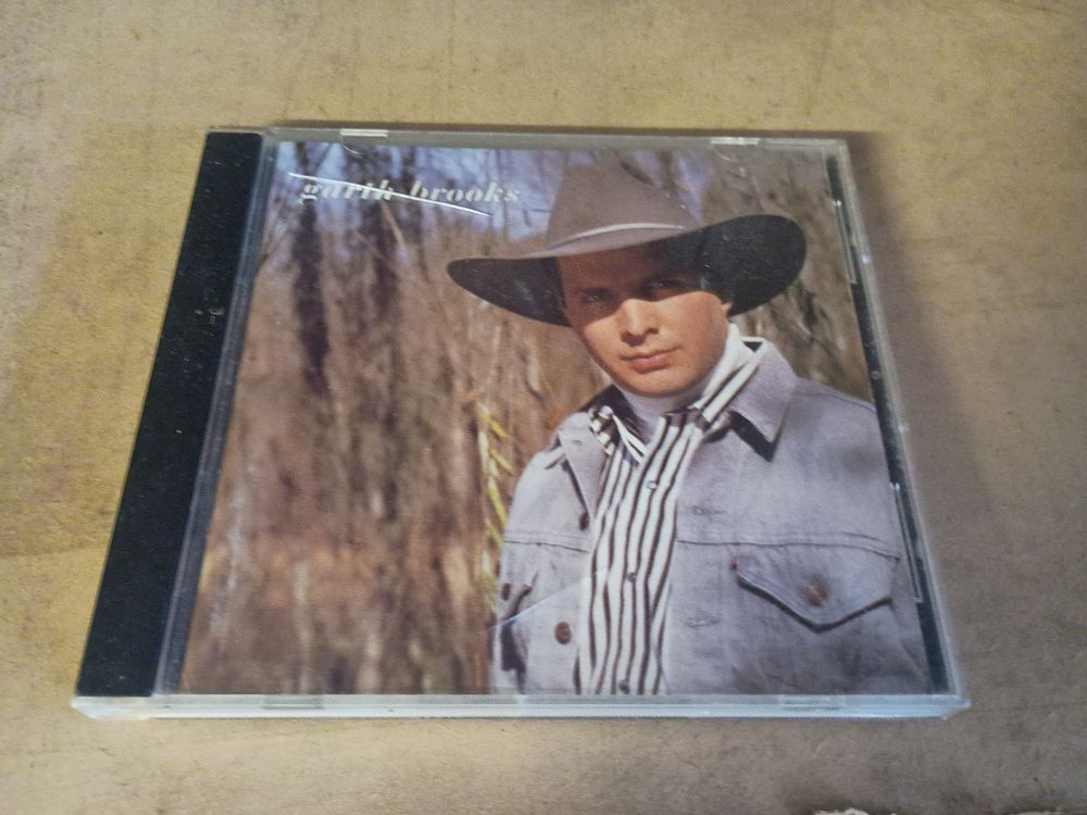Lot 108: Gareth brooks album