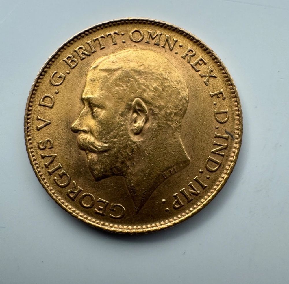Lot 165: 22ct half sovereign
