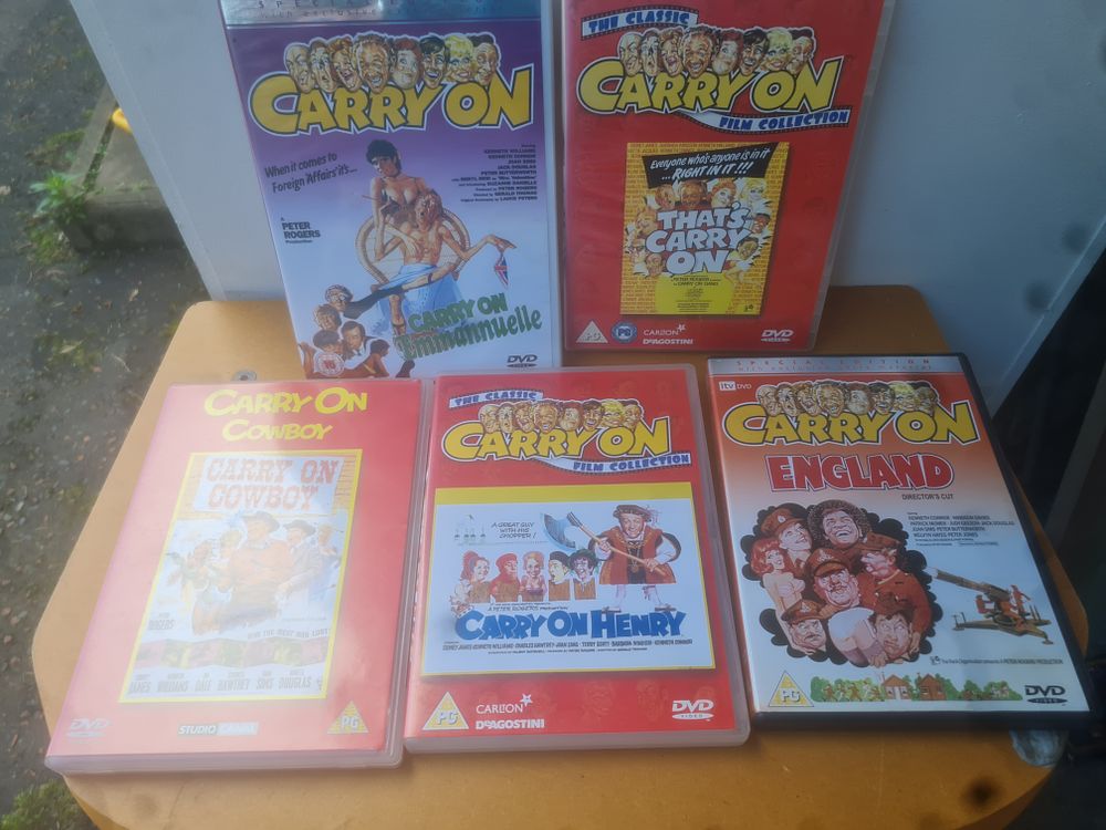 Lot 174b: Carry on collection