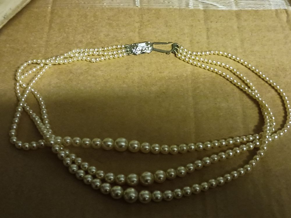 Lot 122: Vintage 3 layered beaded chain