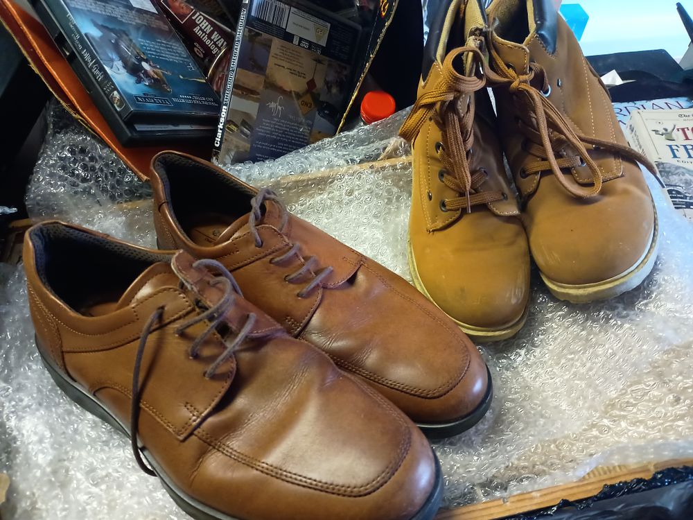Lot 221: 2 pairs of shoes
