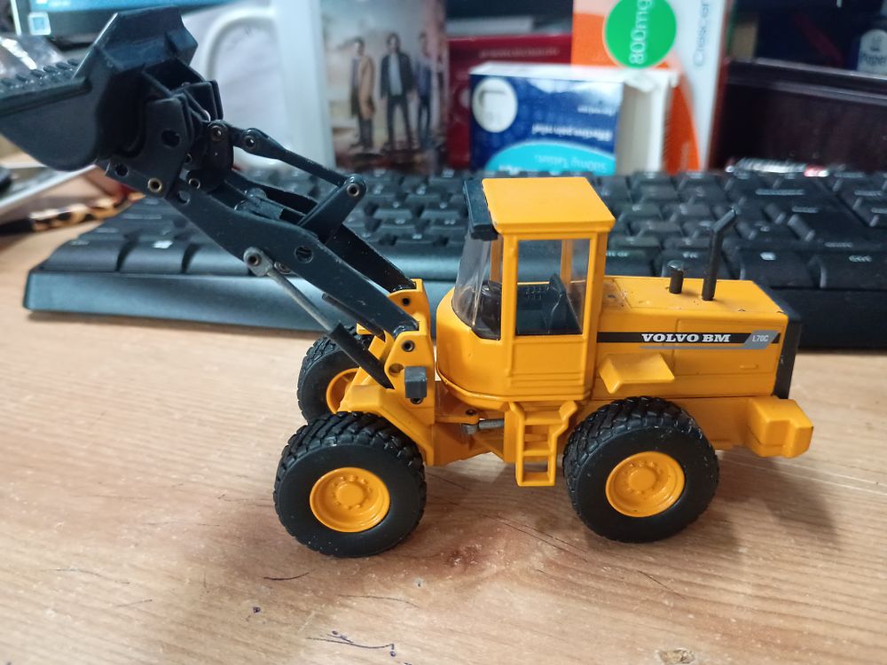 Lot 233: Model 1,50 loader