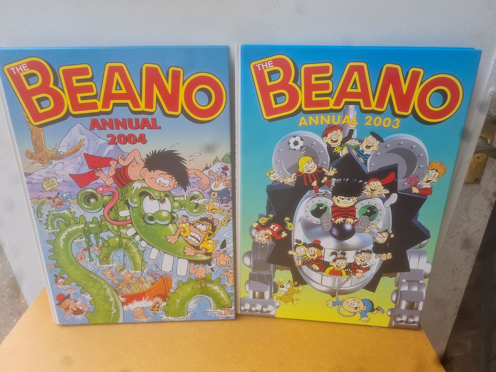 Lot 302: 2 beano comics