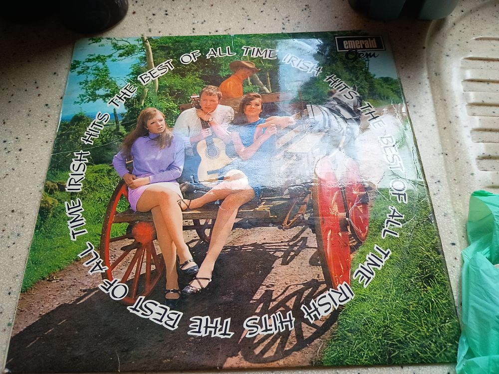 Lot 138: The best of the Irish vinyl album