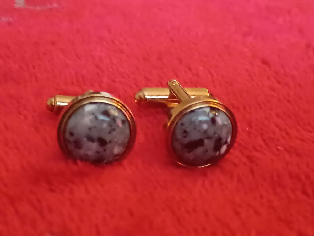 Lot 184: Vintage cufflinks