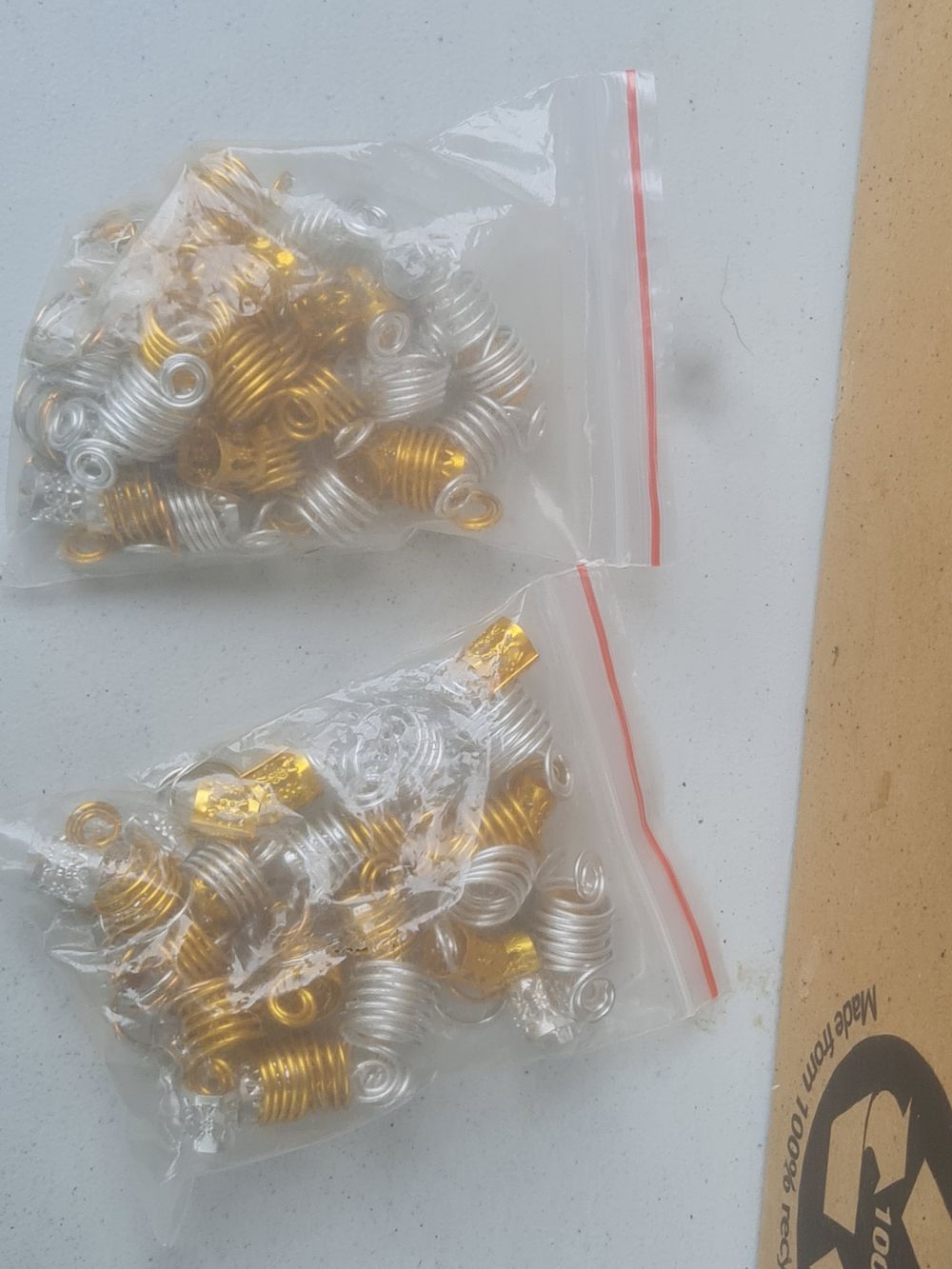 Lot 187: Jewellery lot
