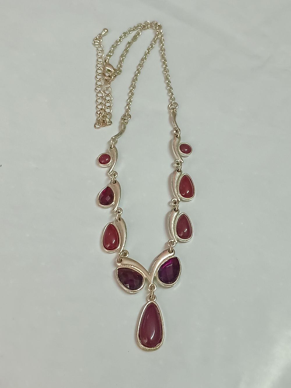 Lot 192: Ladies Detailed Chain