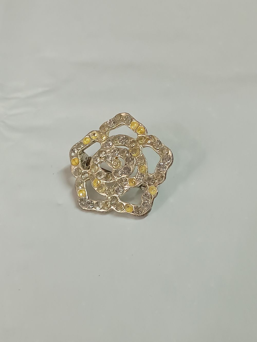 Lot 201: Vintage Broach