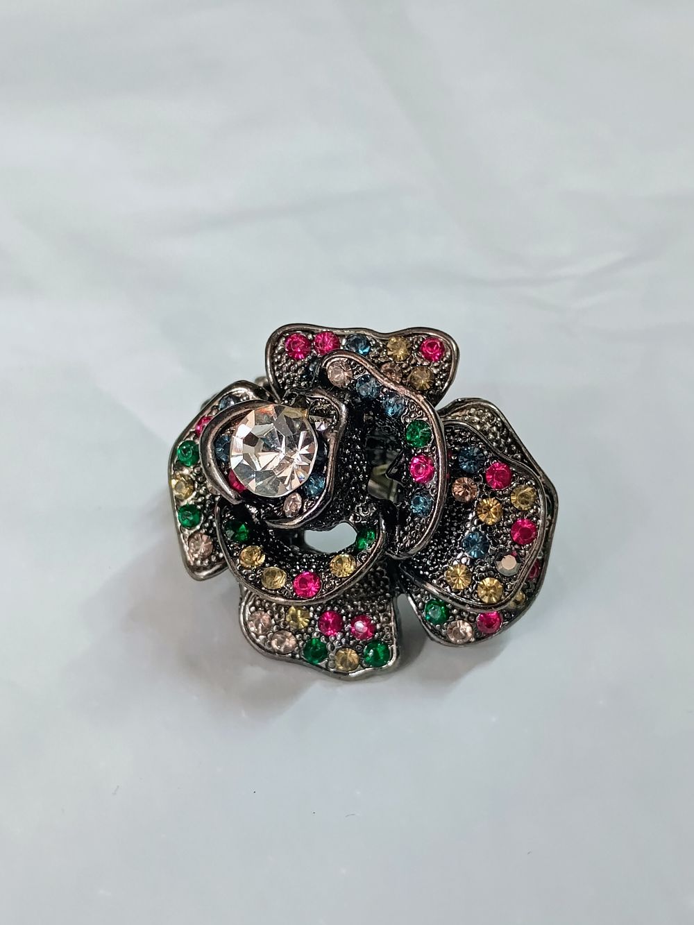 Lot 207: Beautiful Coloured Stone Flower Ring
