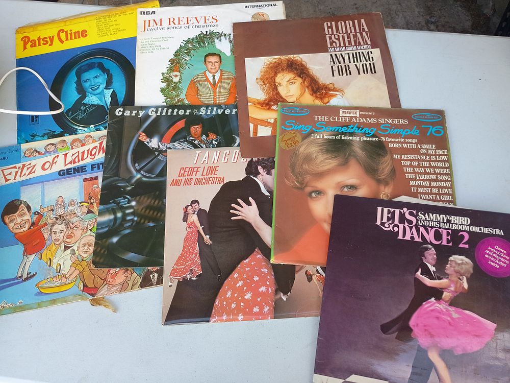 Lot 212: Large lot of vintage vinyls