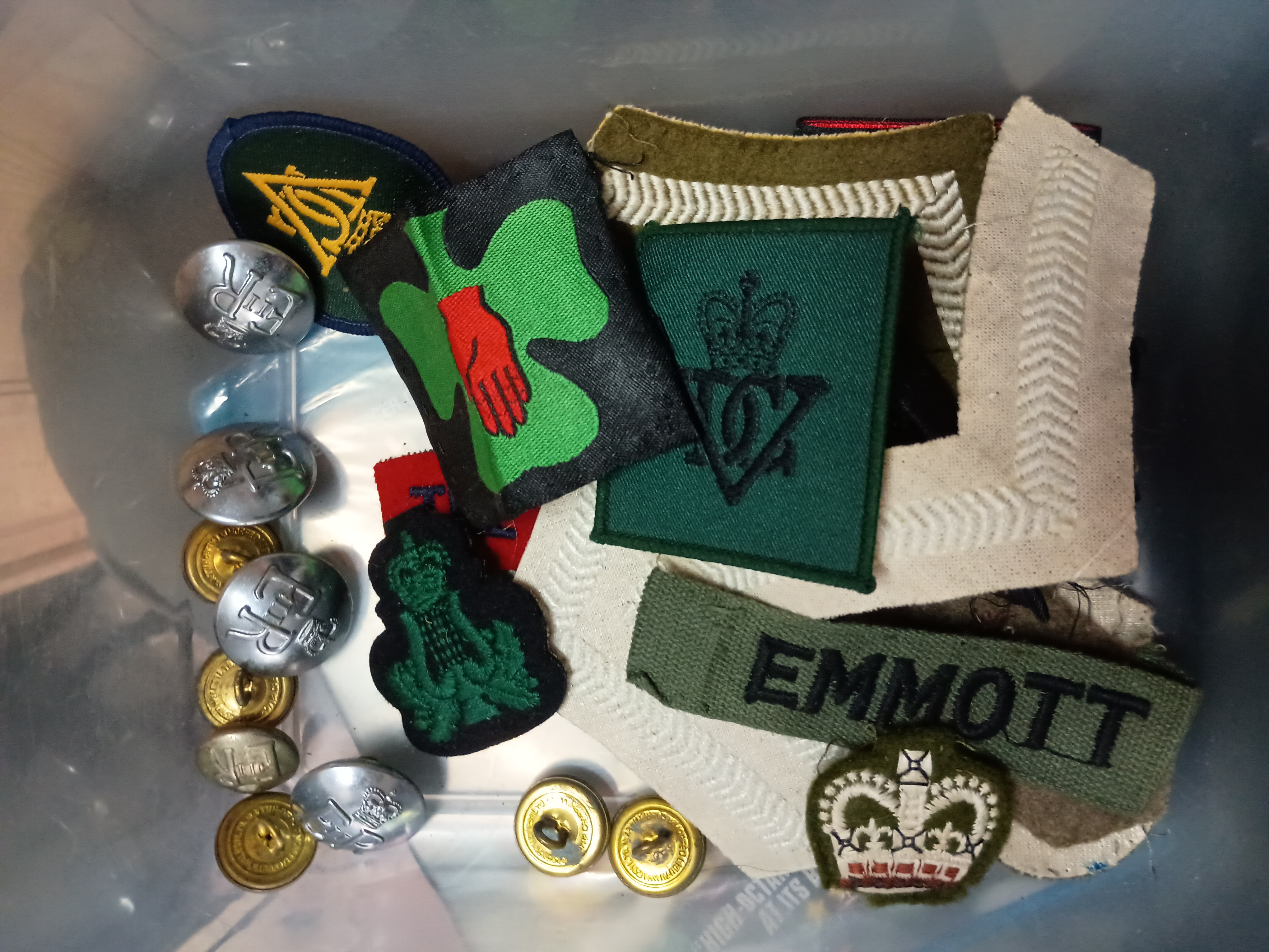Joblot of military patches and buttons