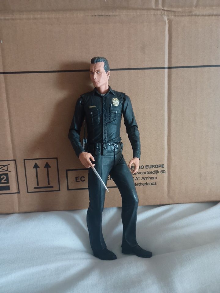 Lot 180: TERMINATOR neca figure