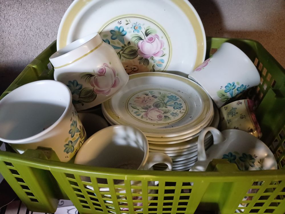 Lot 363: Large royal doulton collection