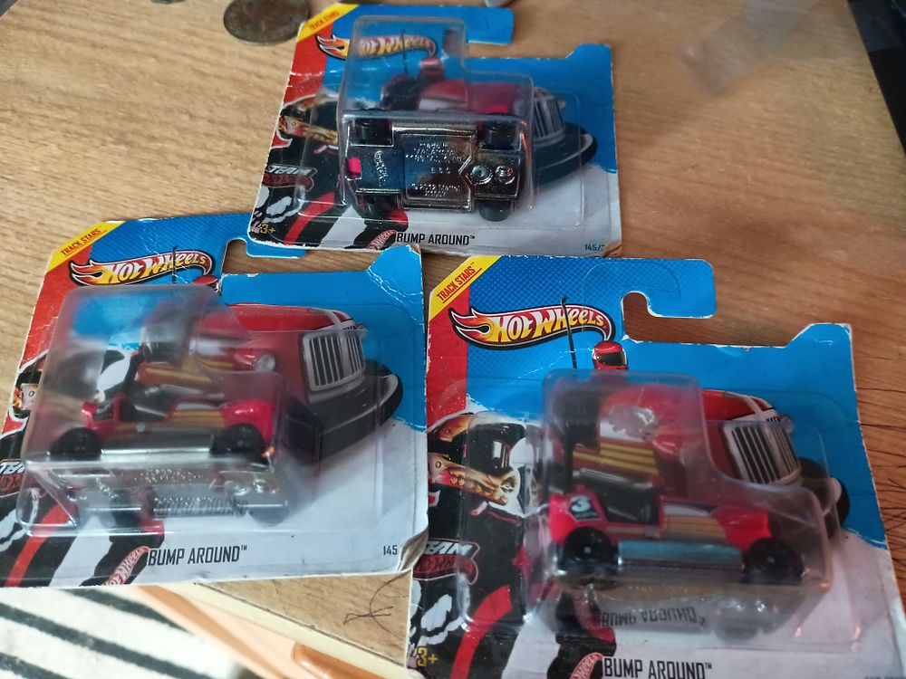 Lot 145: 3 boxed hot wheels