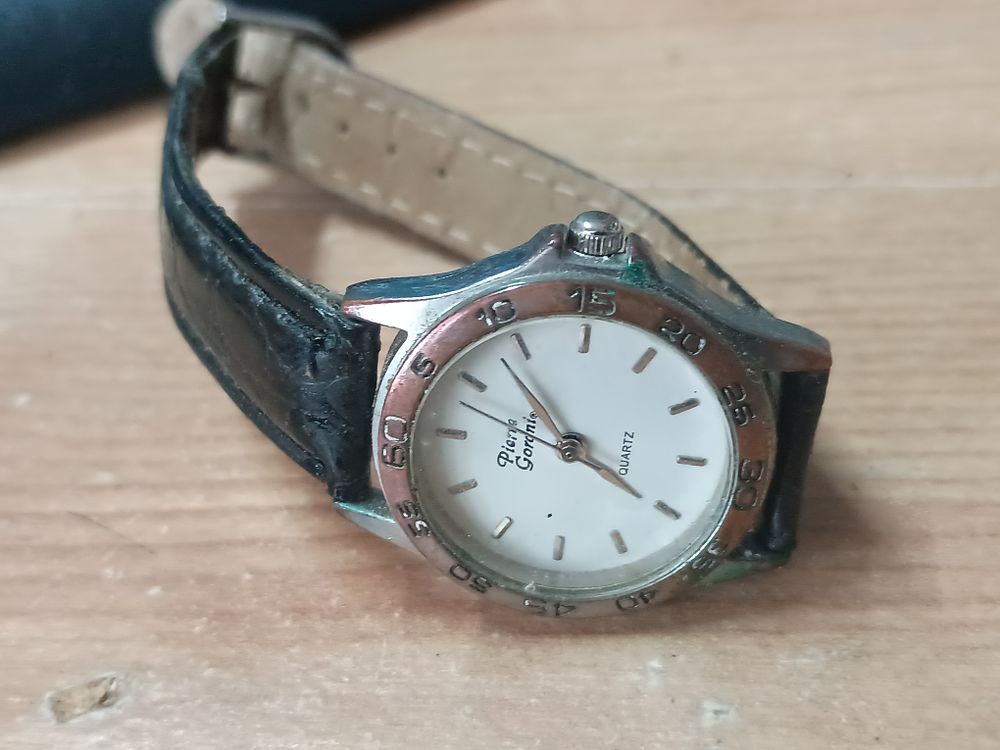 Lot 165: Vintage Pierre Gordon watch