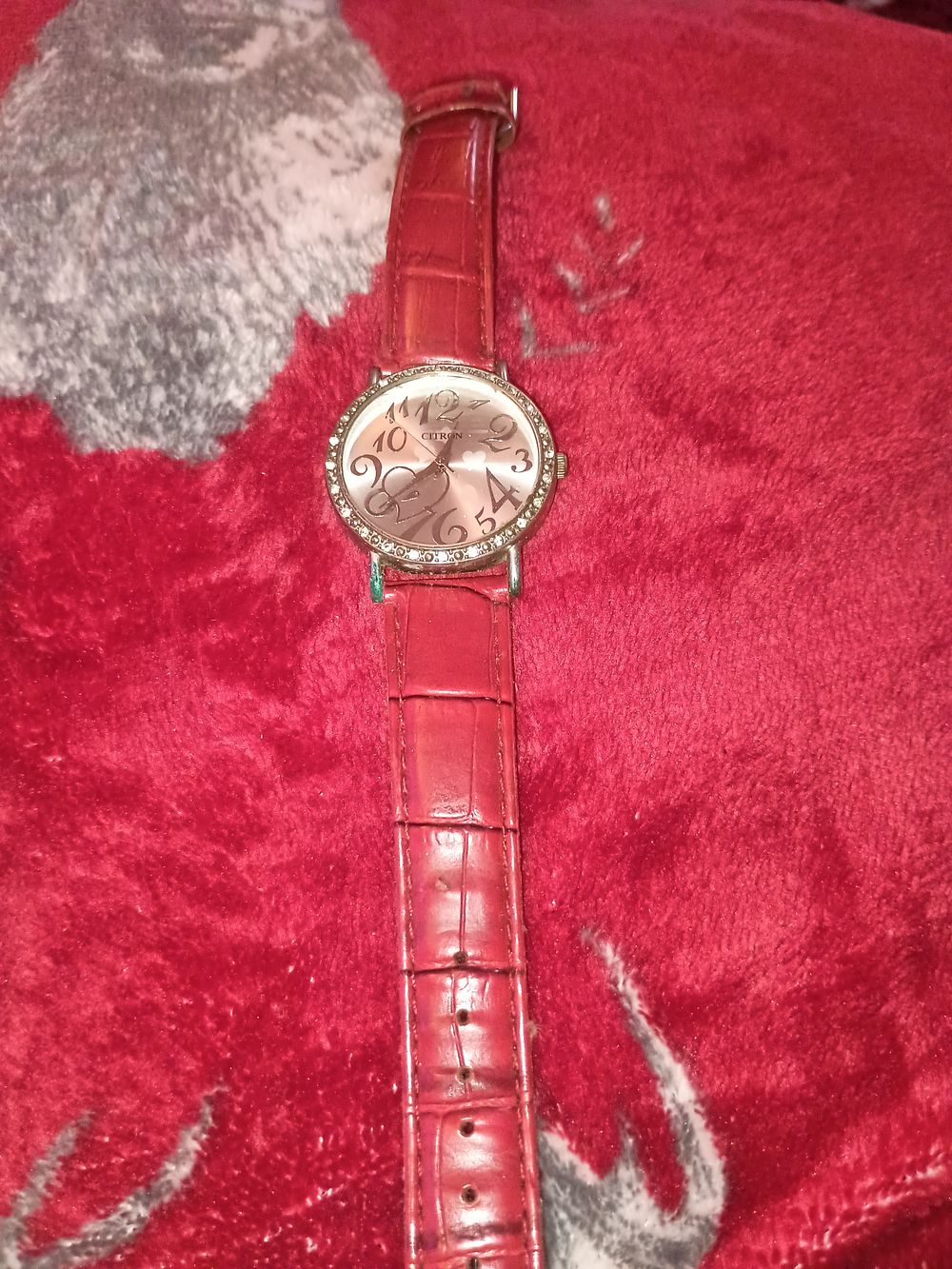 Lot 169: Citron watch